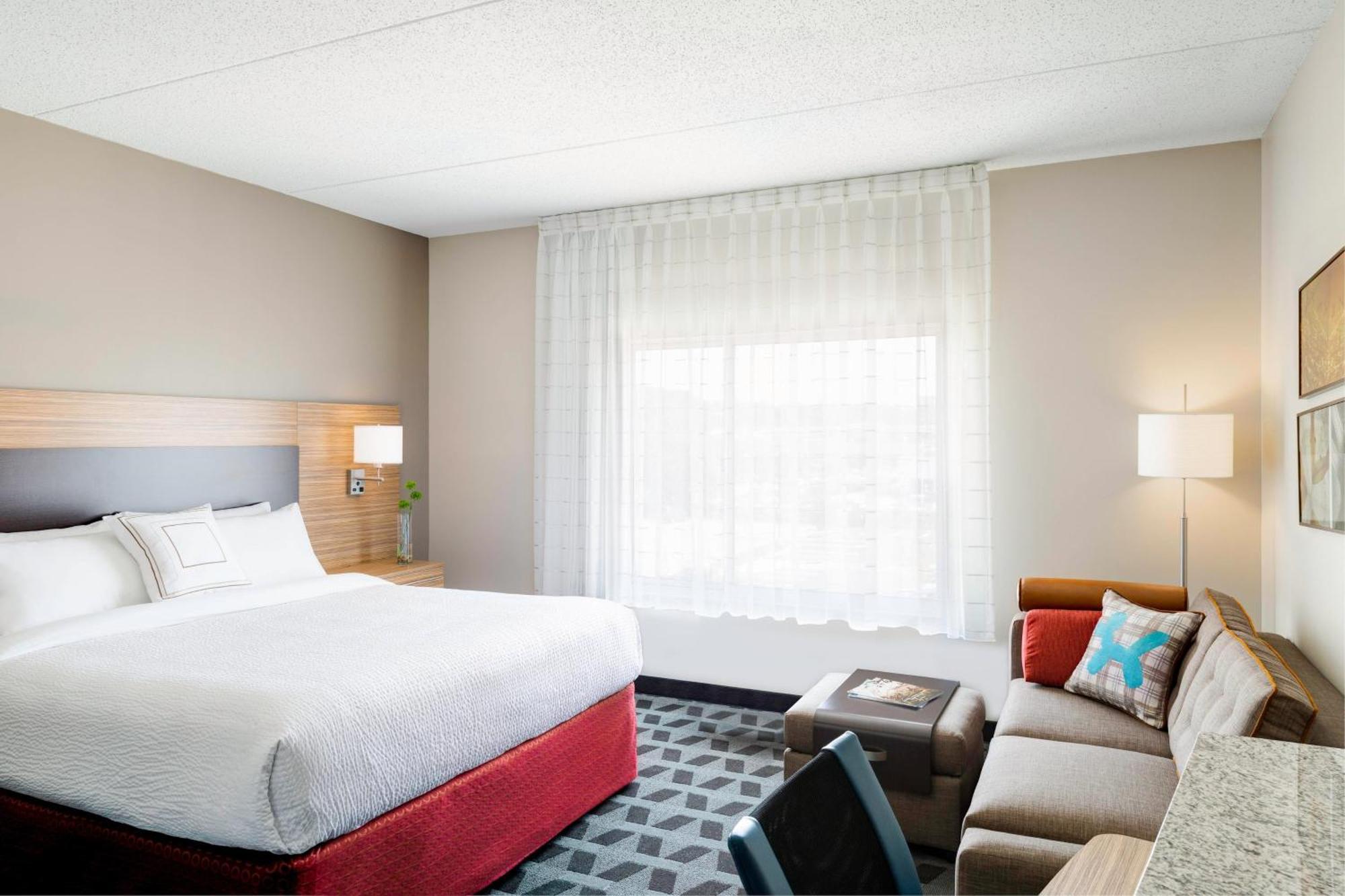 Towneplace Suites By Marriott Grand Rapids Airport Southeast Cascade Bagian luar foto