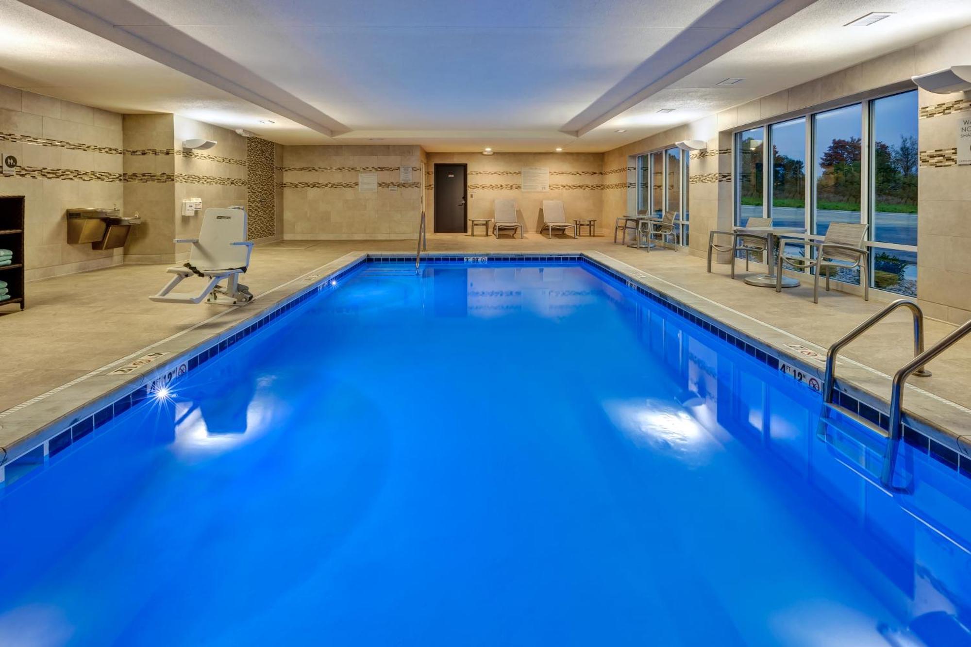 Towneplace Suites By Marriott Grand Rapids Airport Southeast Cascade Bagian luar foto