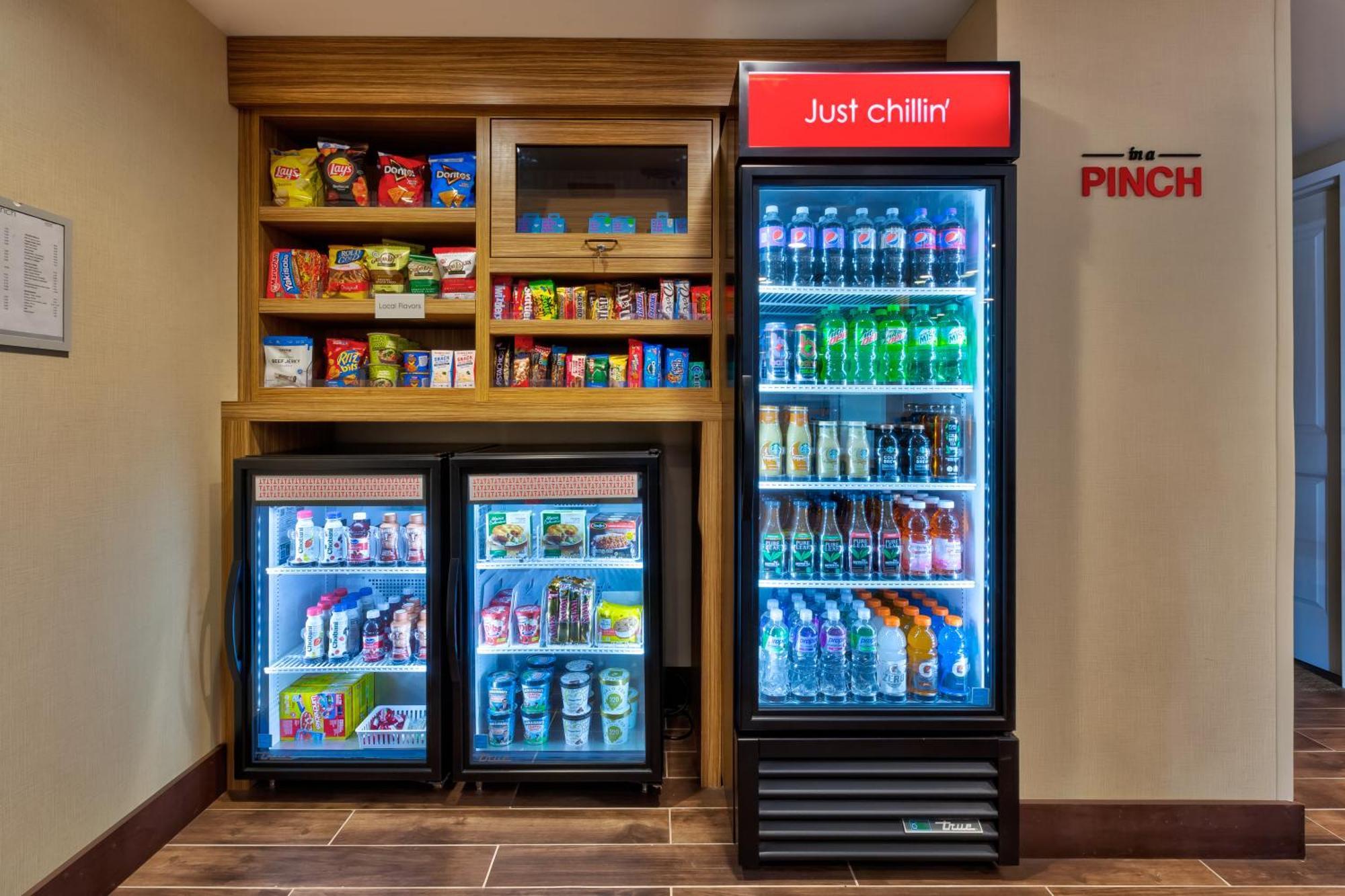 Towneplace Suites By Marriott Grand Rapids Airport Southeast Cascade Bagian luar foto