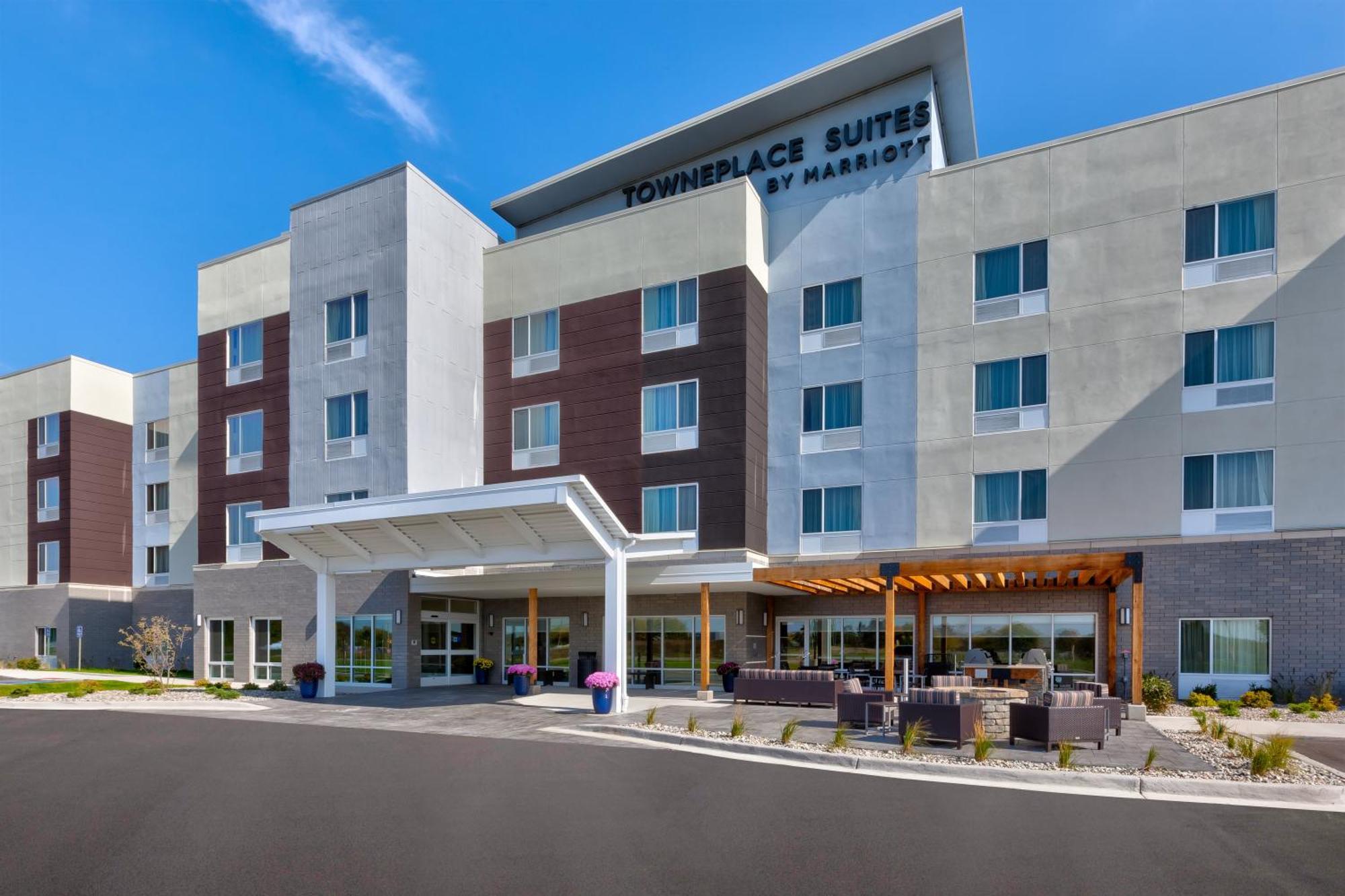 Towneplace Suites By Marriott Grand Rapids Airport Southeast Cascade Bagian luar foto