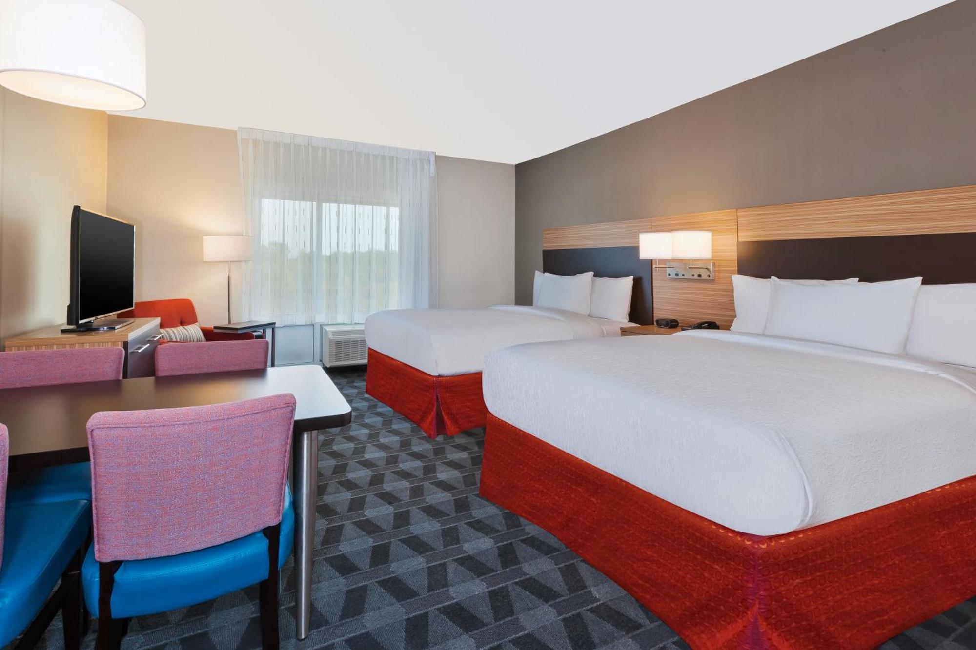 Towneplace Suites By Marriott Grand Rapids Airport Southeast Cascade Bagian luar foto