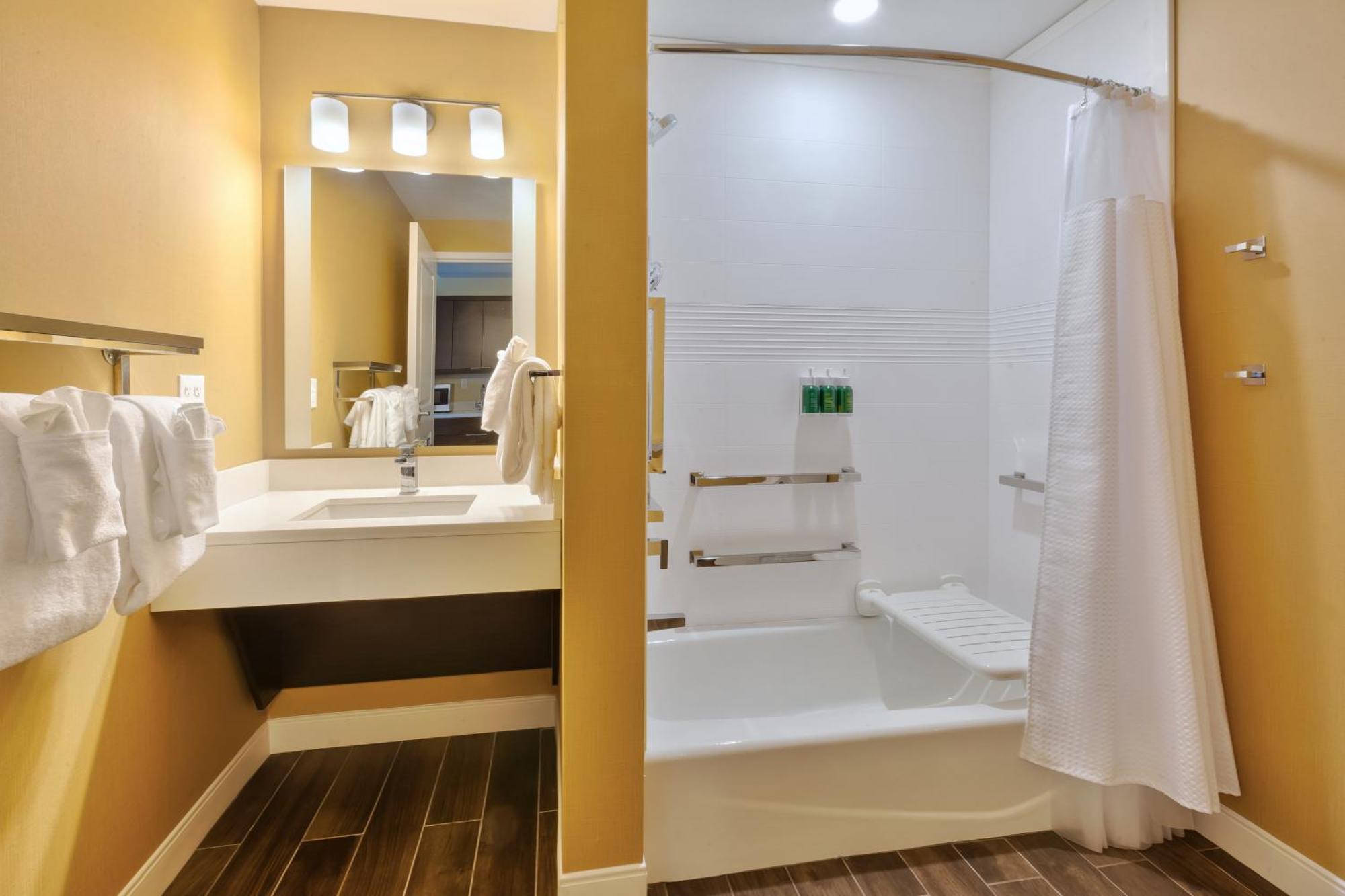 Towneplace Suites By Marriott Grand Rapids Airport Southeast Cascade Bagian luar foto