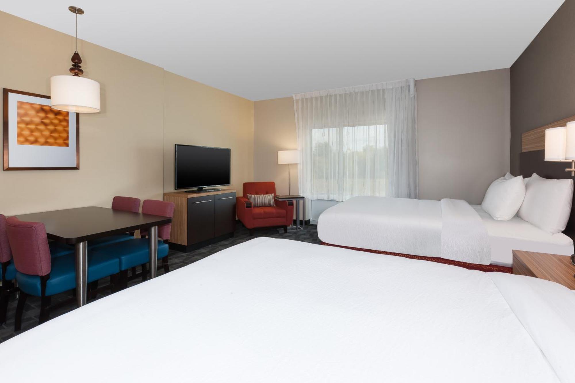 Towneplace Suites By Marriott Grand Rapids Airport Southeast Cascade Bagian luar foto