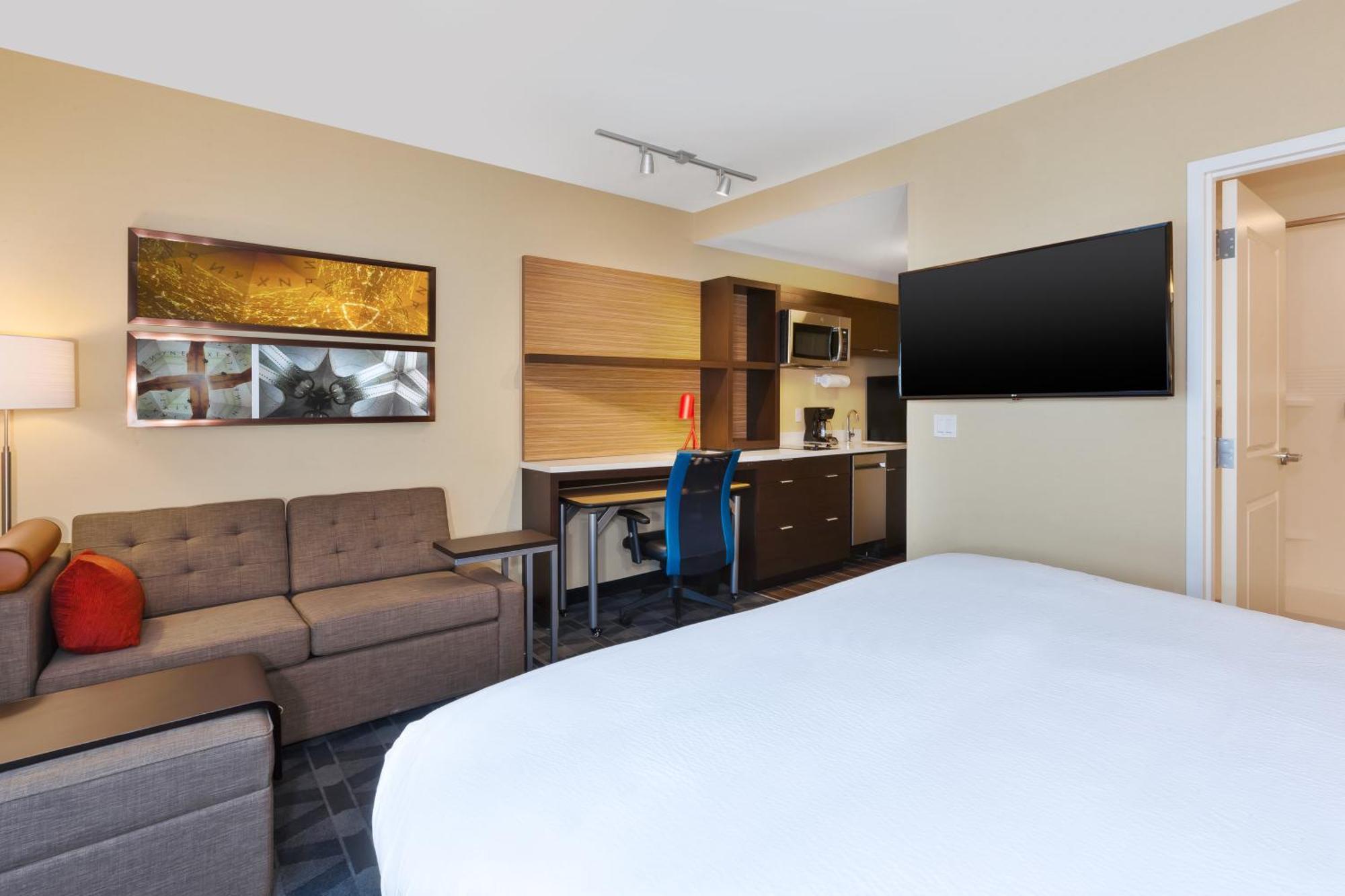 Towneplace Suites By Marriott Grand Rapids Airport Southeast Cascade Bagian luar foto