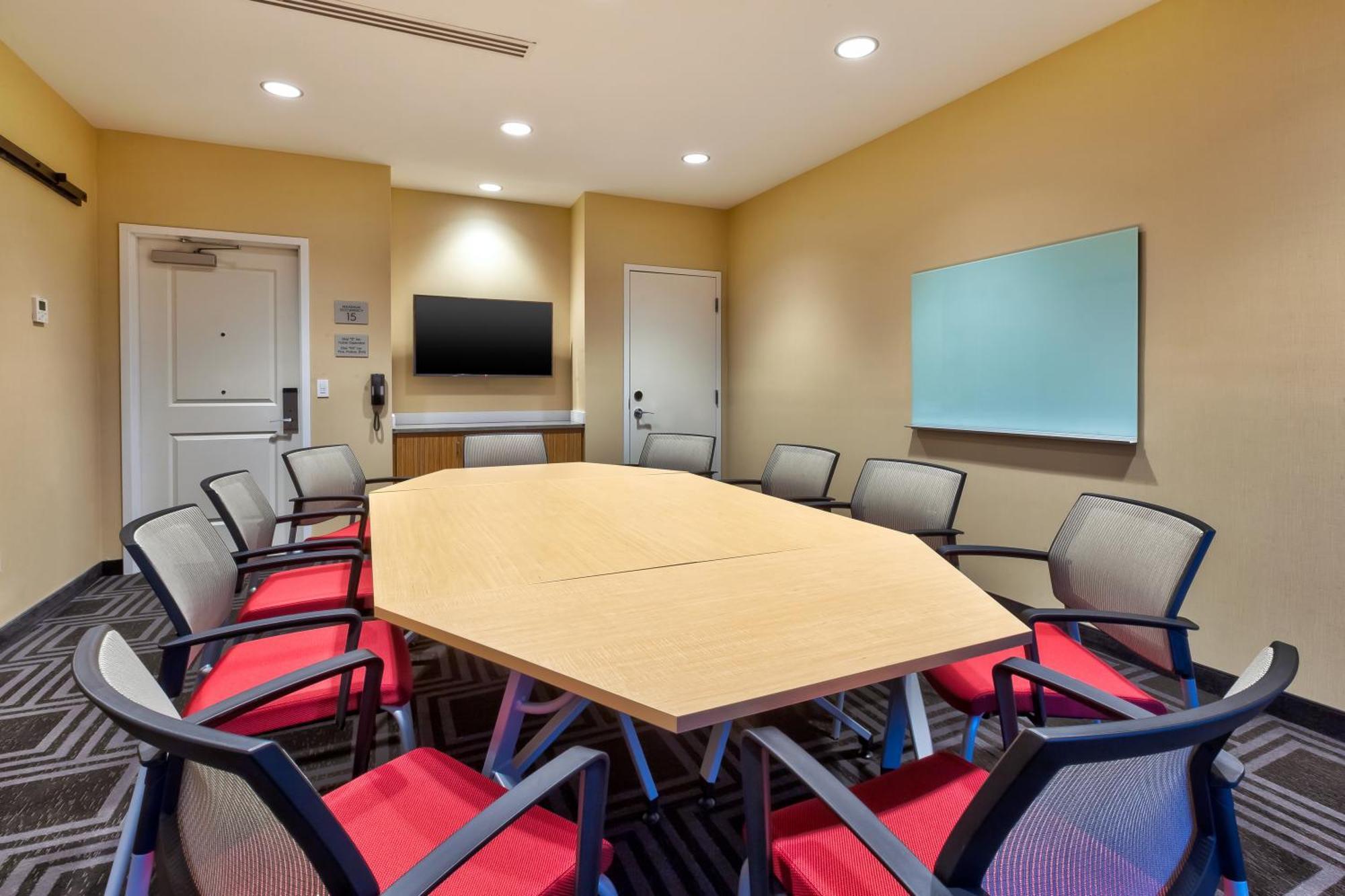 Towneplace Suites By Marriott Grand Rapids Airport Southeast Cascade Bagian luar foto