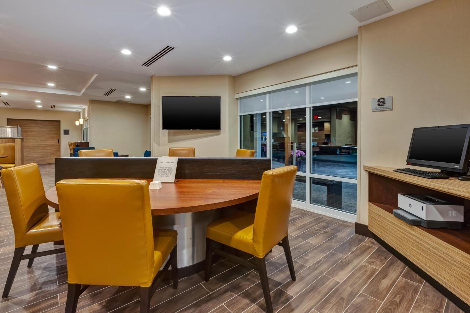 Towneplace Suites By Marriott Grand Rapids Airport Southeast Cascade Bagian luar foto