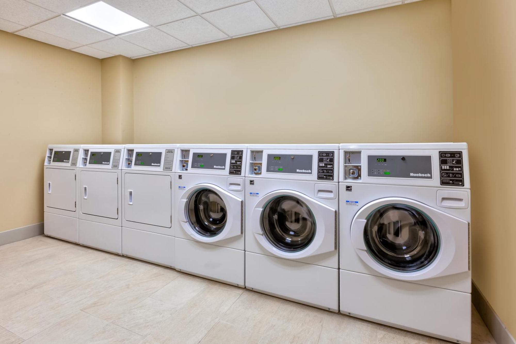 Towneplace Suites By Marriott Grand Rapids Airport Southeast Cascade Bagian luar foto