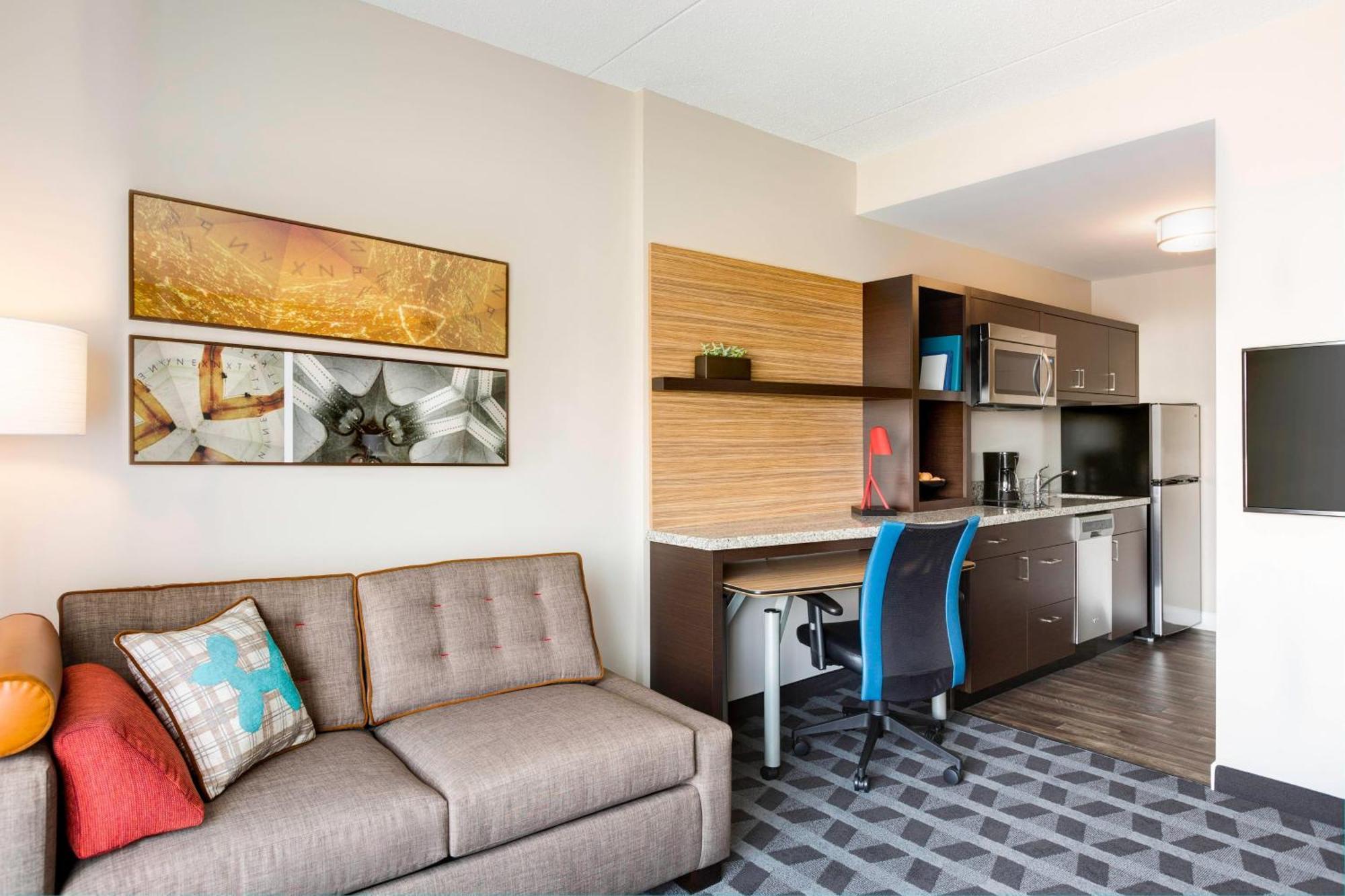 Towneplace Suites By Marriott Grand Rapids Airport Southeast Cascade Bagian luar foto