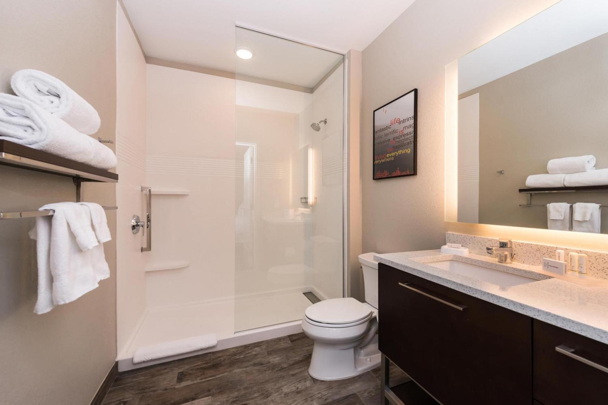 Towneplace Suites By Marriott Grand Rapids Airport Southeast Cascade Bagian luar foto